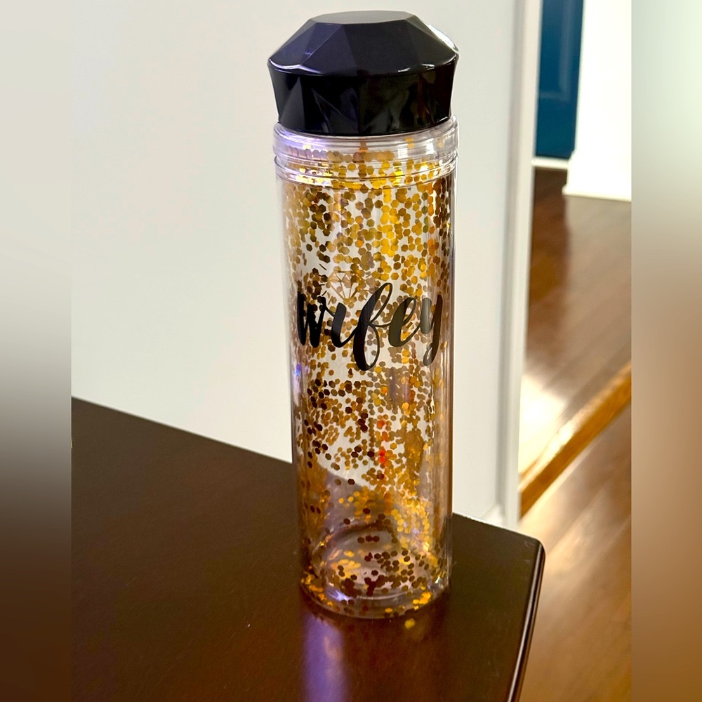 Gold Glitter 'Wifey' Tumbler